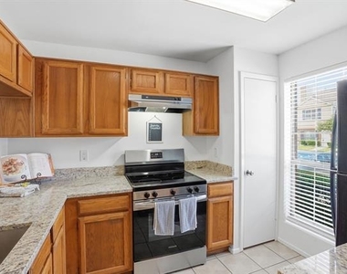 204 Samuel Boulevard - Photo Thumbnail 4