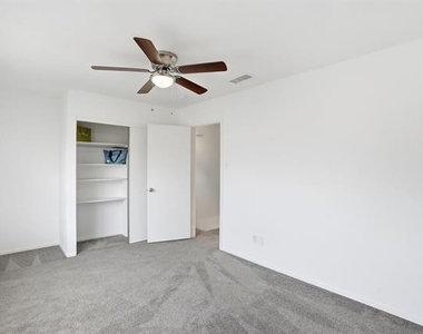 204 Samuel Boulevard - Photo Thumbnail 15