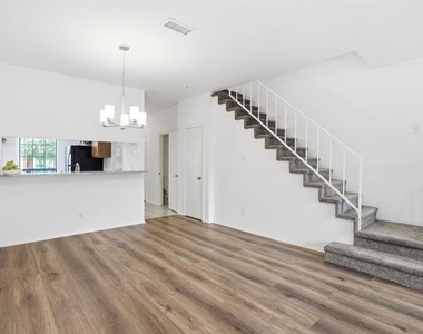 204 Samuel Boulevard - Photo Thumbnail 10
