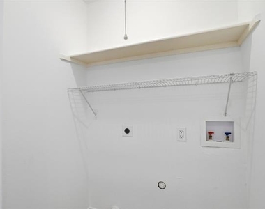204 Samuel Boulevard - Photo Thumbnail 16