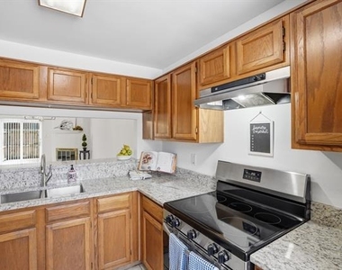 204 Samuel Boulevard - Photo Thumbnail 5