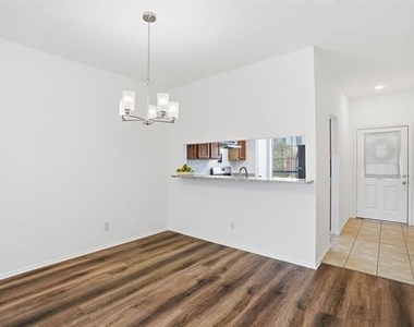 204 Samuel Boulevard - Photo Thumbnail 9