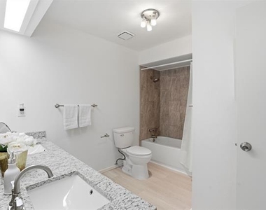 204 Samuel Boulevard - Photo Thumbnail 19