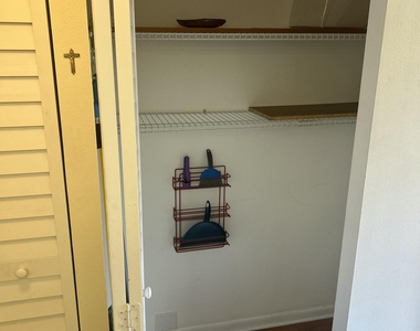 2801 Somerset Drive - Photo Thumbnail 7