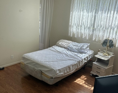 2801 Somerset Drive - Photo Thumbnail 22