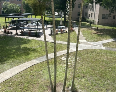2801 Somerset Drive - Photo Thumbnail 25