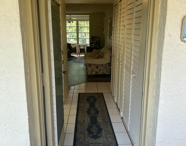 2801 Somerset Drive - Photo Thumbnail 5