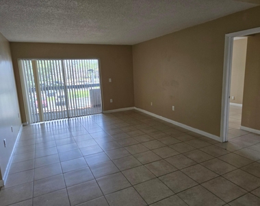 711 N Pine Island Road - Photo Thumbnail 7