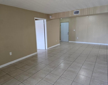 711 N Pine Island Road - Photo Thumbnail 8