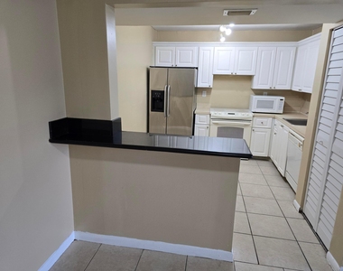 711 N Pine Island Road - Photo Thumbnail 5