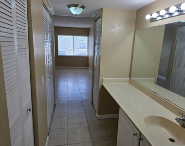 711 N Pine Island Road - Photo Thumbnail 17