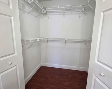 3928 Victoria Drive - Photo Thumbnail 7