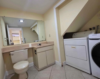 3928 Victoria Drive - Photo Thumbnail 5