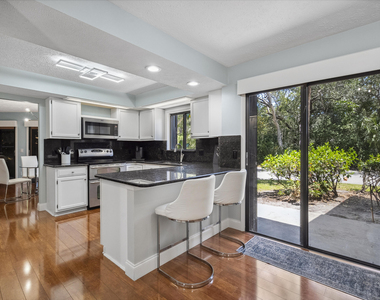 5300 Se Schooner Oaks Way - Photo Thumbnail 10