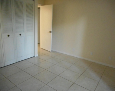 202 Foxtail Drive - Photo Thumbnail 4