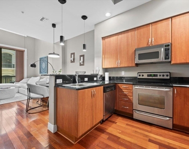 801 S Olive Avenue - Photo Thumbnail 3