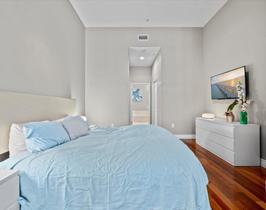 801 S Olive Avenue - Photo Thumbnail 12