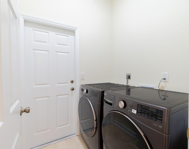 1070 Sweet Briar Place - Photo Thumbnail 24