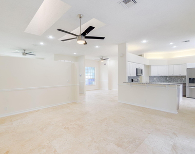 1070 Sweet Briar Place - Photo Thumbnail 9