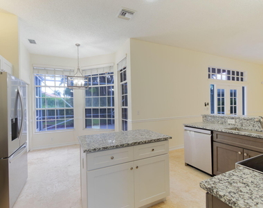 1070 Sweet Briar Place - Photo Thumbnail 11