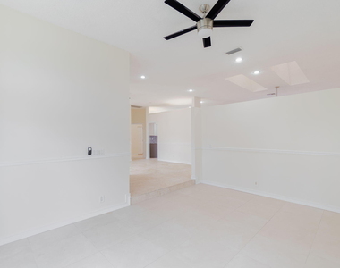 1070 Sweet Briar Place - Photo Thumbnail 6