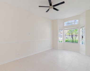 1070 Sweet Briar Place - Photo Thumbnail 5