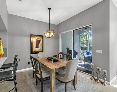 6407 Bella Circle - Photo Thumbnail 11