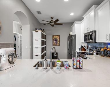 6407 Bella Circle - Photo Thumbnail 4