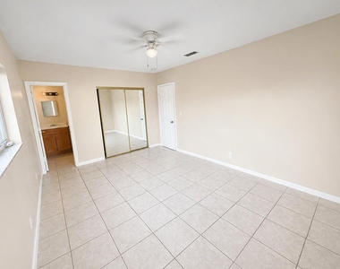 4151 Nw 30th Terrace - Photo Thumbnail 7