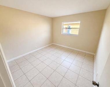 4151 Nw 30th Terrace - Photo Thumbnail 5