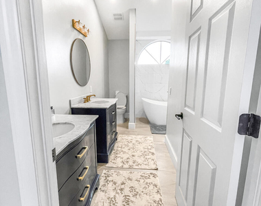 12989 Meadowbreeze Drive - Photo Thumbnail 7