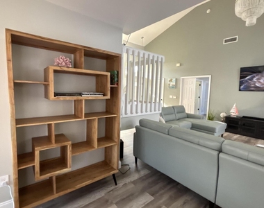 12989 Meadowbreeze Drive - Photo Thumbnail 18