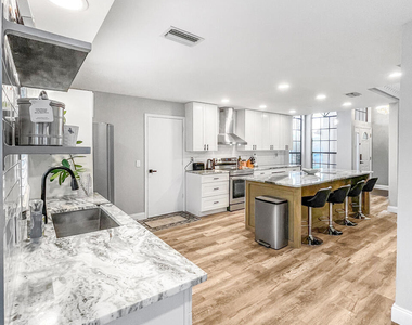 12989 Meadowbreeze Drive - Photo Thumbnail 14