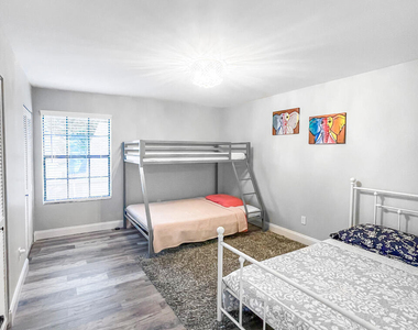 12989 Meadowbreeze Drive - Photo Thumbnail 25