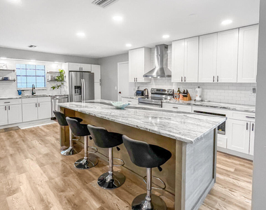 12989 Meadowbreeze Drive - Photo Thumbnail 2