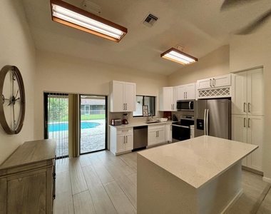 2153 Amesbury Circle - Photo Thumbnail 6