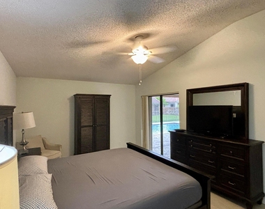 2153 Amesbury Circle - Photo Thumbnail 12