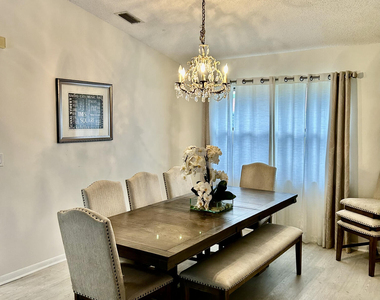 2153 Amesbury Circle - Photo Thumbnail 3