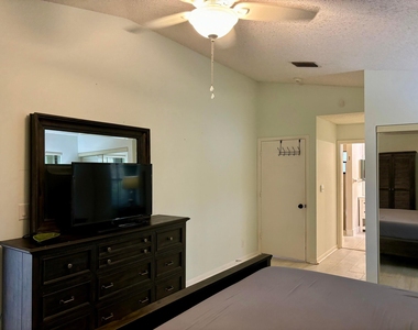 2153 Amesbury Circle - Photo Thumbnail 13