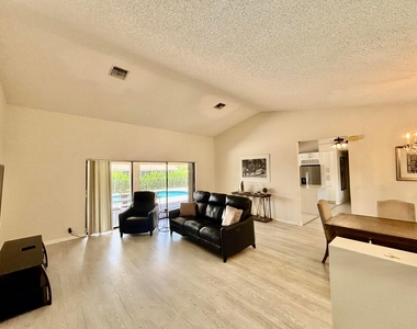2153 Amesbury Circle - Photo Thumbnail 20