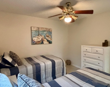2153 Amesbury Circle - Photo Thumbnail 18