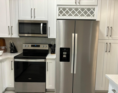 2153 Amesbury Circle - Photo Thumbnail 10
