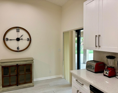 2153 Amesbury Circle - Photo Thumbnail 9