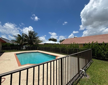 2153 Amesbury Circle - Photo Thumbnail 25