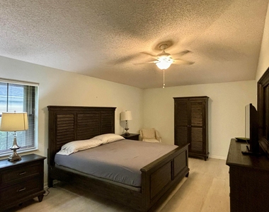 2153 Amesbury Circle - Photo Thumbnail 11