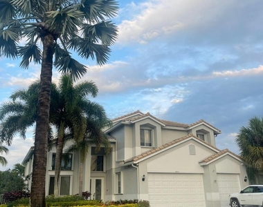 4600 Mariners Cove Drive - Photo Thumbnail 1