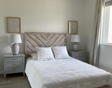 4600 Mariners Cove Drive - Photo Thumbnail 16