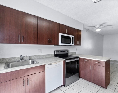 1837 Nw 94th Avenue - Photo Thumbnail 2