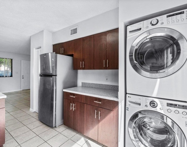 1837 Nw 94th Avenue - Photo Thumbnail 3
