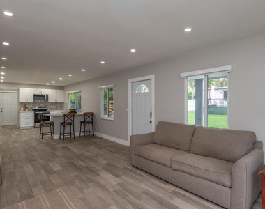 13487 Barwick Road - Photo Thumbnail 4